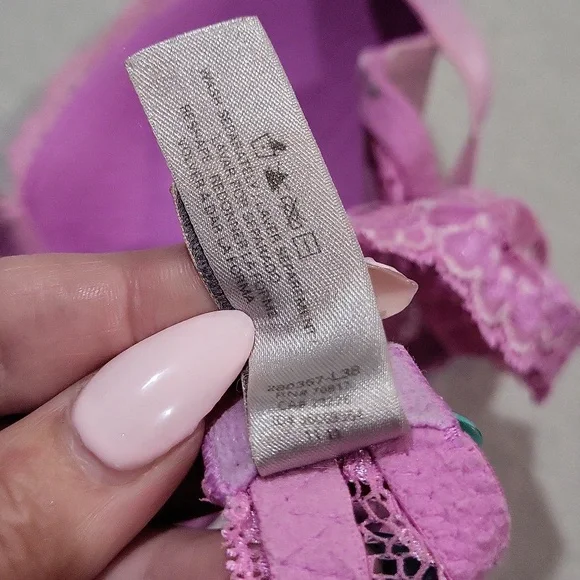 Victoria's Secret Bra - Picture 9 of 9